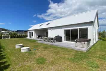 4 Maeha Drive, Matakana