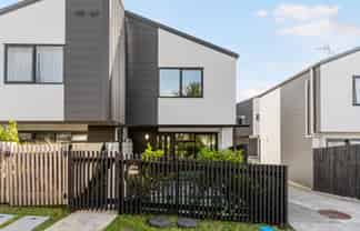 2/4 Harry Ward Place, Henderson