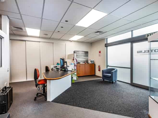 Stylish ground floor office for sale or lease
