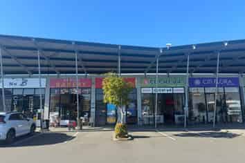 Well Positioned 68m²  Retail - Apollo Drive