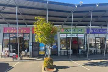 Well Positioned 68m²  Retail - Apollo Drive