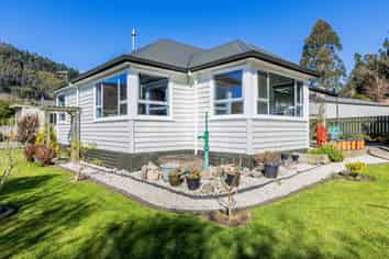 126 Tipahi Street, Nelson South