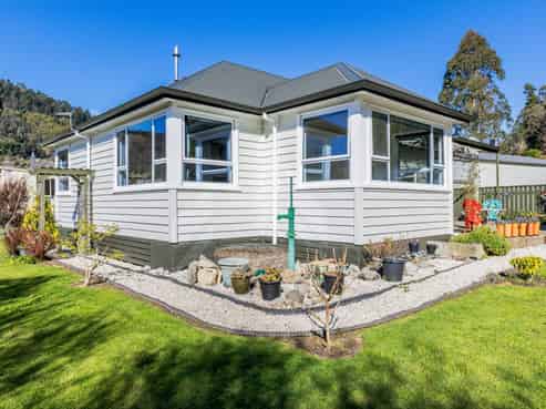 126 Tipahi Street, Nelson South