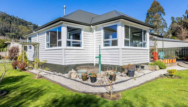 126 Tipahi Street, Nelson South