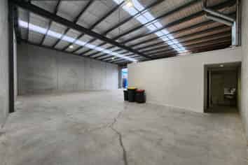 Impressive 246sq m Vacant Industrial Unit 