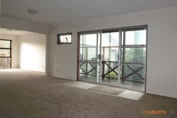 1/1 Eastwood Rise, Browns Bay