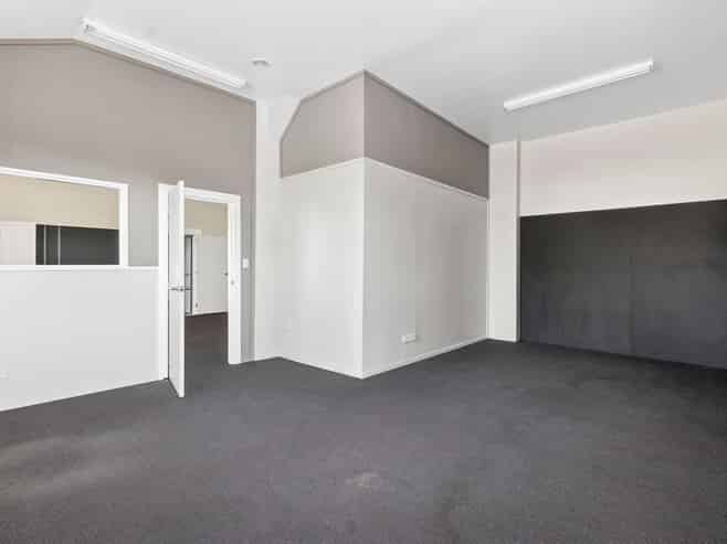 Hidden gem warehouse and office-For lease