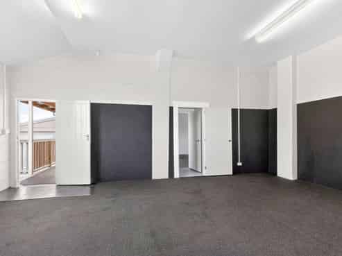 Hidden gem warehouse and office-For lease