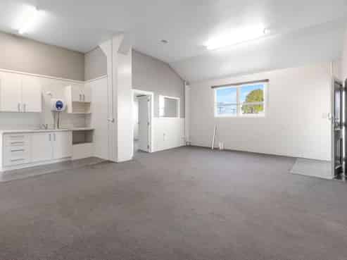 Hidden gem warehouse and office-For lease