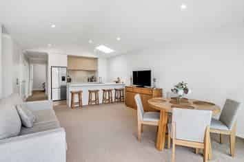 214/30 Bob Robertson Drive, Woodend