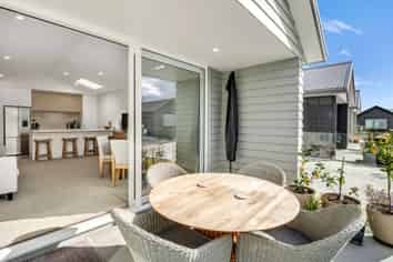 214/30 Bob Robertson Drive, Woodend