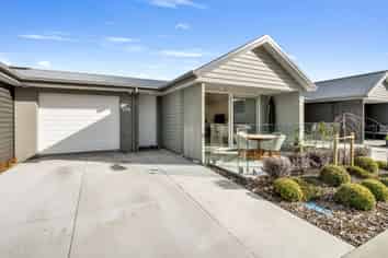 214/30 Bob Robertson Drive, Woodend