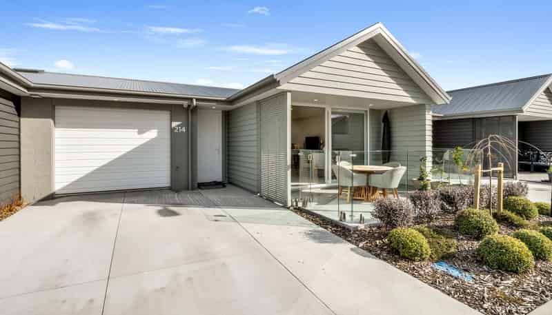 214/30 Bob Robertson Drive, Woodend