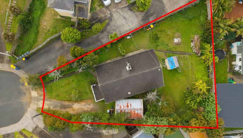 18 Castaing Crescent, Te Atatu South