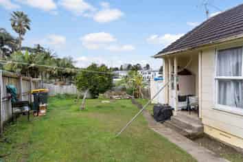 18 Castaing Crescent, Te Atatu South