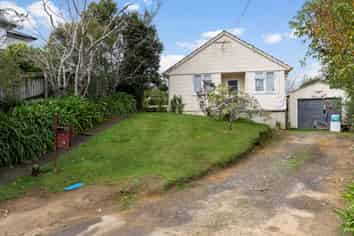 18 Castaing Crescent, Te Atatu South