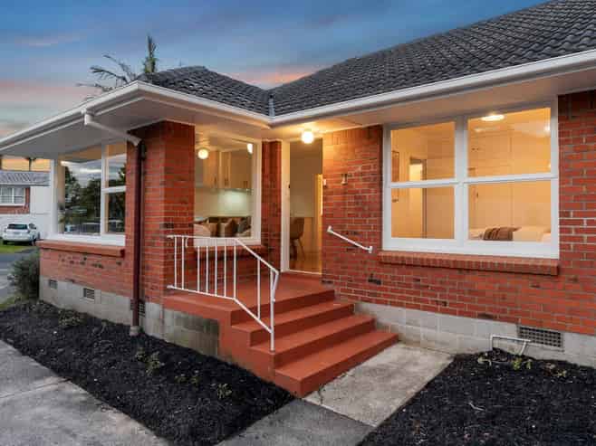 1&2/34 Evelyn Place, Hillcrest