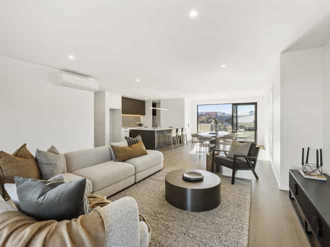 61 Riukiuta Avenue, Three Kings