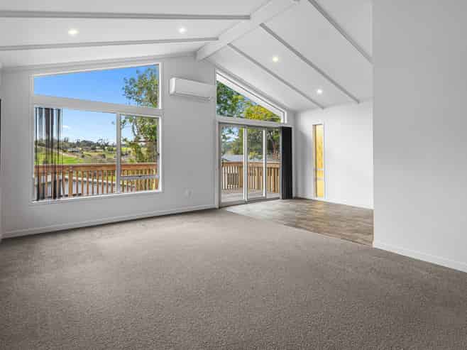 60 King Street, Hikurangi