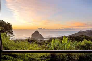 115 Seaview Road, Piha
