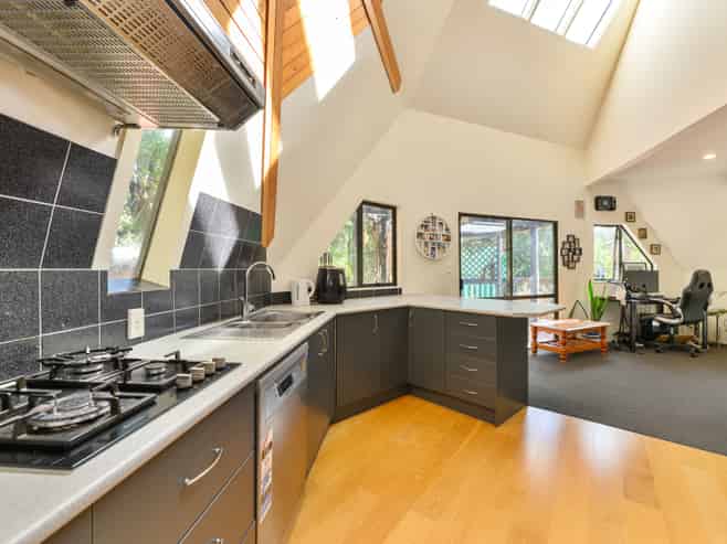 39 Chamari Close, Titirangi