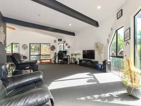 39 Chamari Close, Titirangi