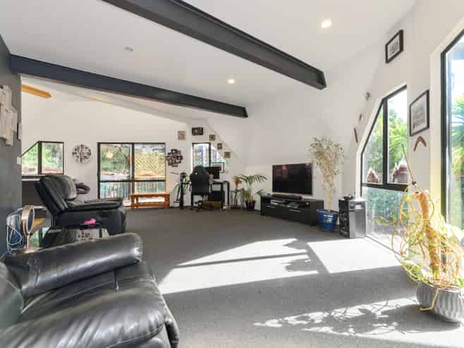 39 Chamari Close, Titirangi