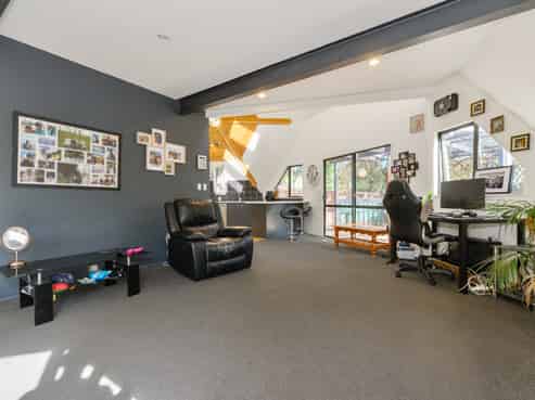 39 Chamari Close, Titirangi