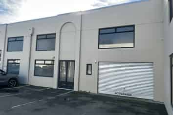 Tidy Warehouse/Office Unit