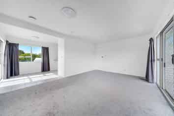 6 Deacon Road, Riverhead