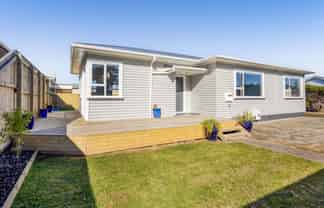 23 Longfellow Road, Opunake
