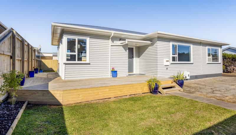 23 Longfellow Road, Opunake