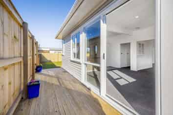 23 Longfellow Road, Opunake