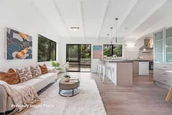 2/104 Ocean View Road, Northcote