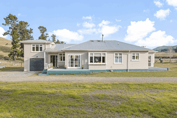 5669A West Coast Road, Springfield