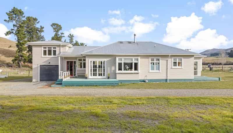 5669A West Coast Road, Springfield