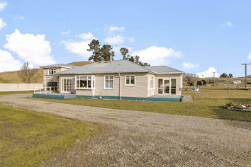 5669A West Coast Road, Springfield