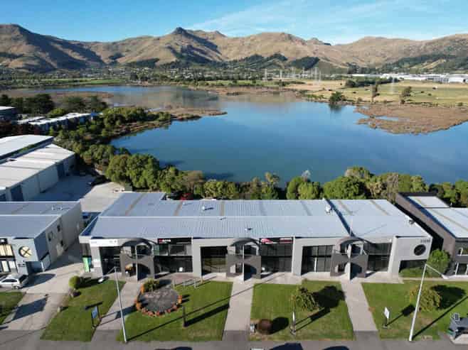 High-profile Ferry Road opportunity – 2 units