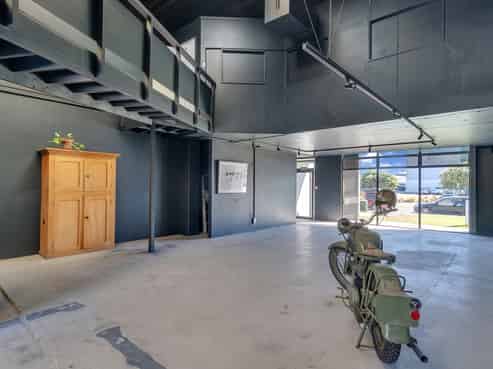 High-profile Ferry Road opportunity – 2 units