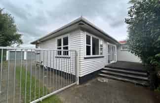 20 Bartholomew Road, Levin