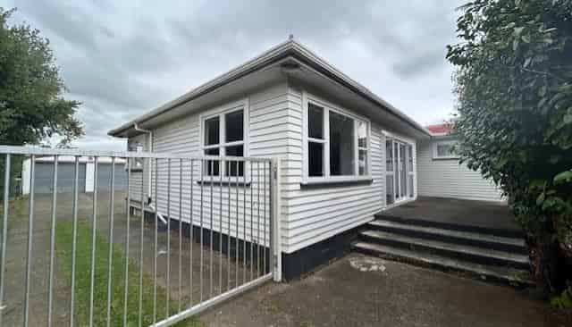 20 Bartholomew Road, Levin