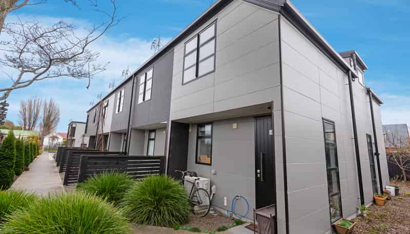 8/68 Barbour Street, Waltham