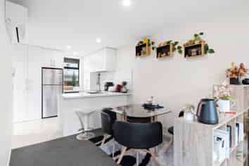 8/68 Barbour Street, Waltham