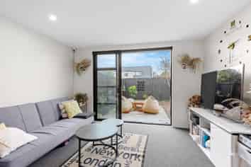 8/68 Barbour Street, Waltham