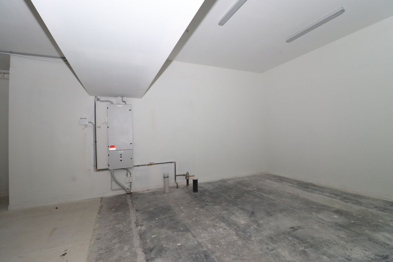 Upper Queen Street Hospitality Space - Повеќе