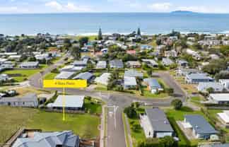 4 Ross Place, Whiritoa