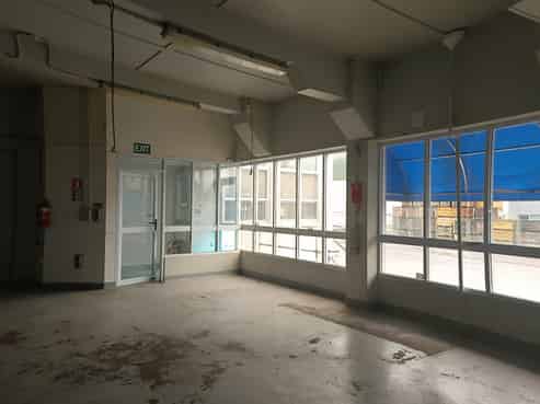 Versatile warehouse facility