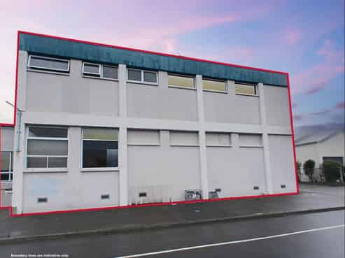 Versatile warehouse facility