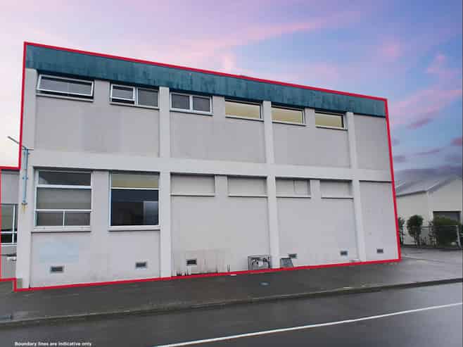 Versatile warehouse facility