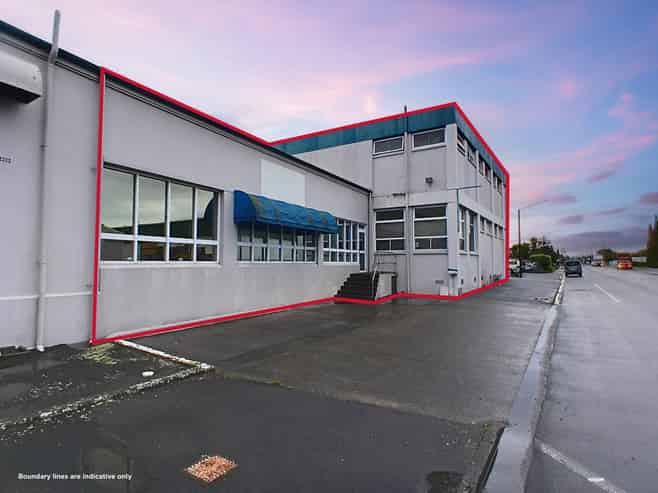 Versatile warehouse facility